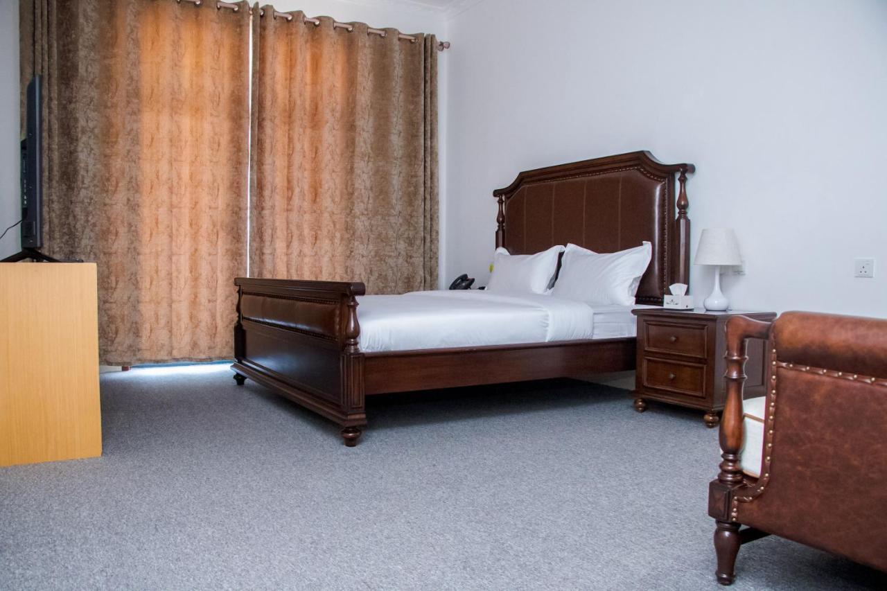 Lark Hotel Dar es Salaam Eksteriør billede