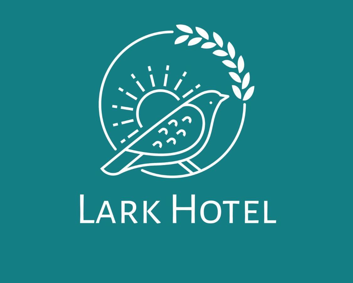 Lark Hotel Dar es Salaam Eksteriør billede