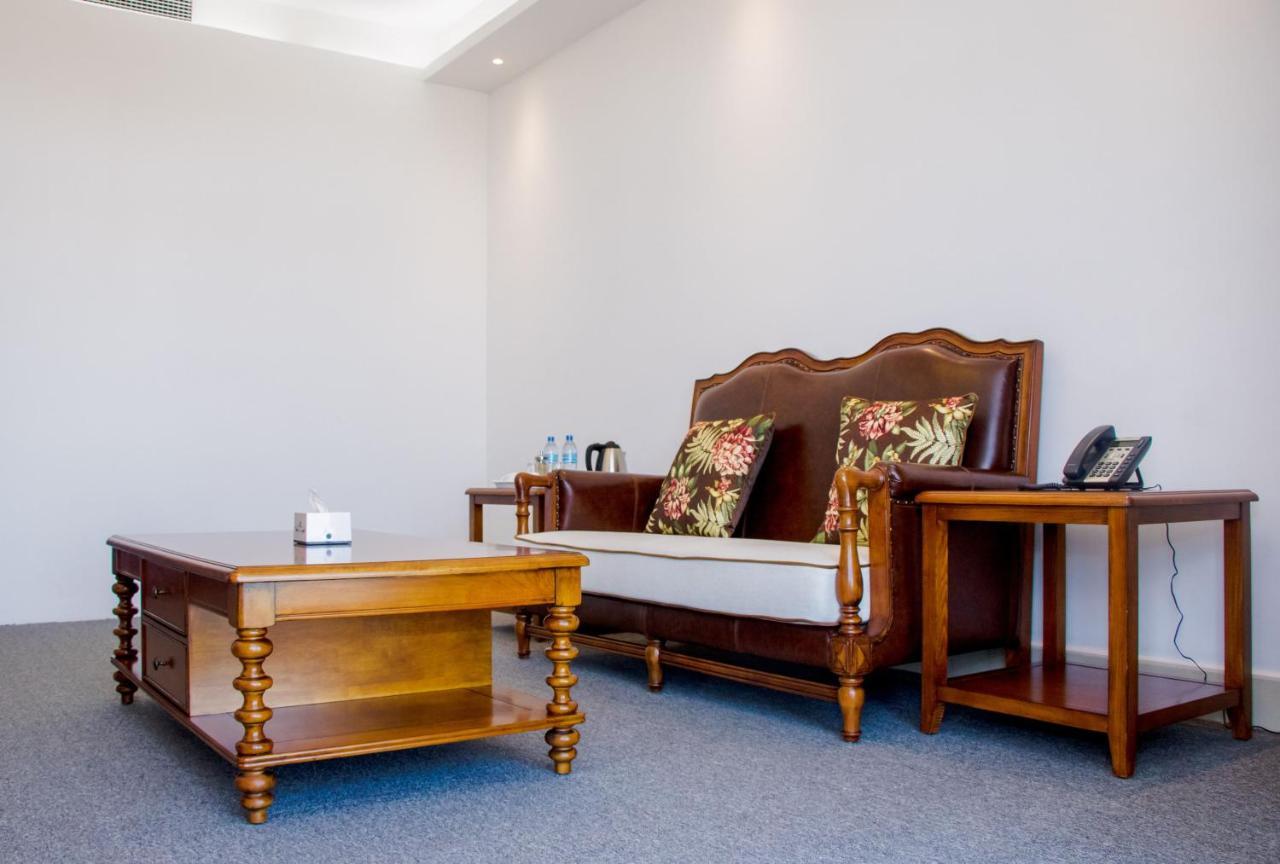 Lark Hotel Dar es Salaam Eksteriør billede
