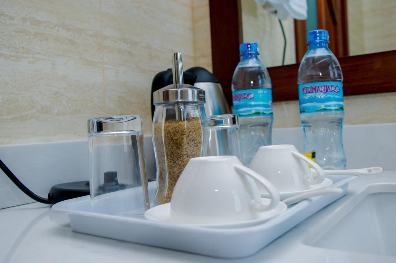 Lark Hotel Dar es Salaam Eksteriør billede