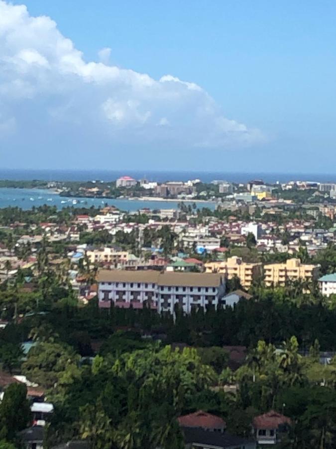Lark Hotel Dar es Salaam Eksteriør billede