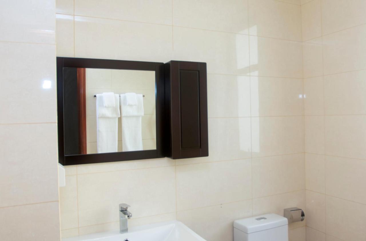Lark Hotel Dar es Salaam Eksteriør billede