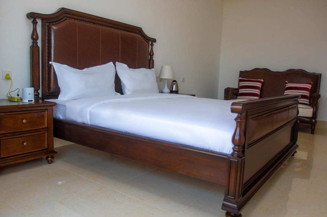 Lark Hotel Dar es Salaam Eksteriør billede