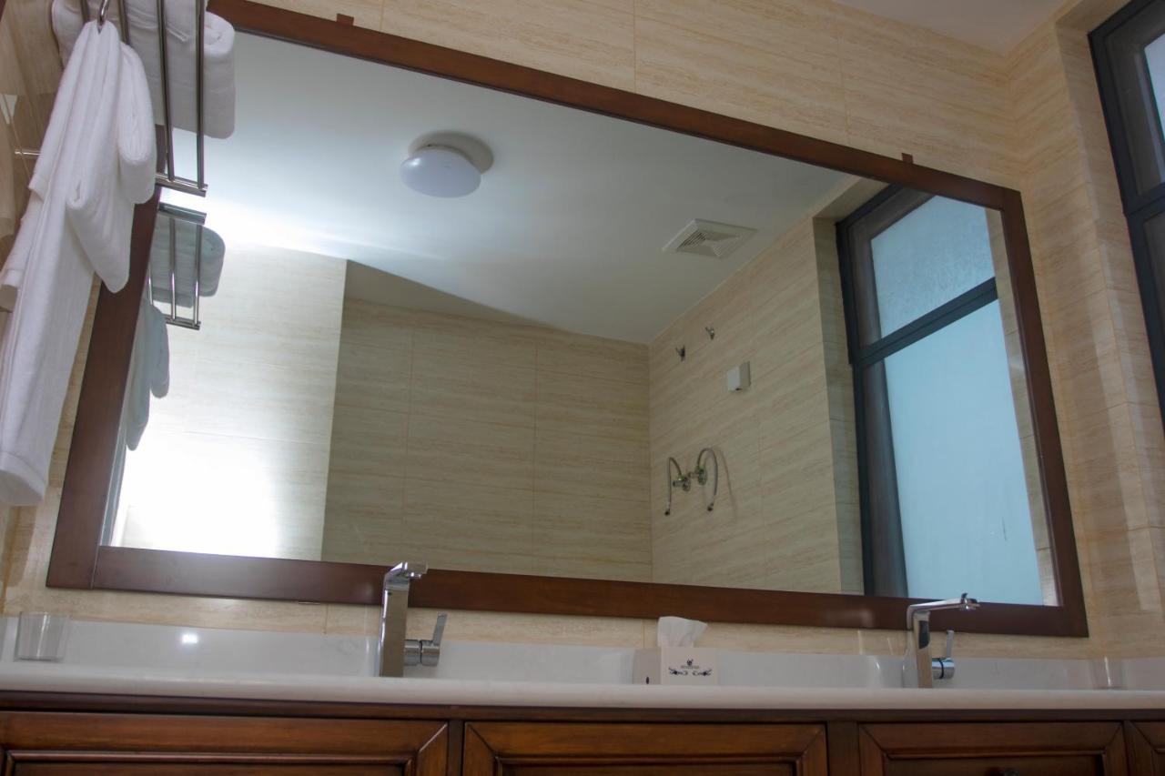 Lark Hotel Dar es Salaam Eksteriør billede