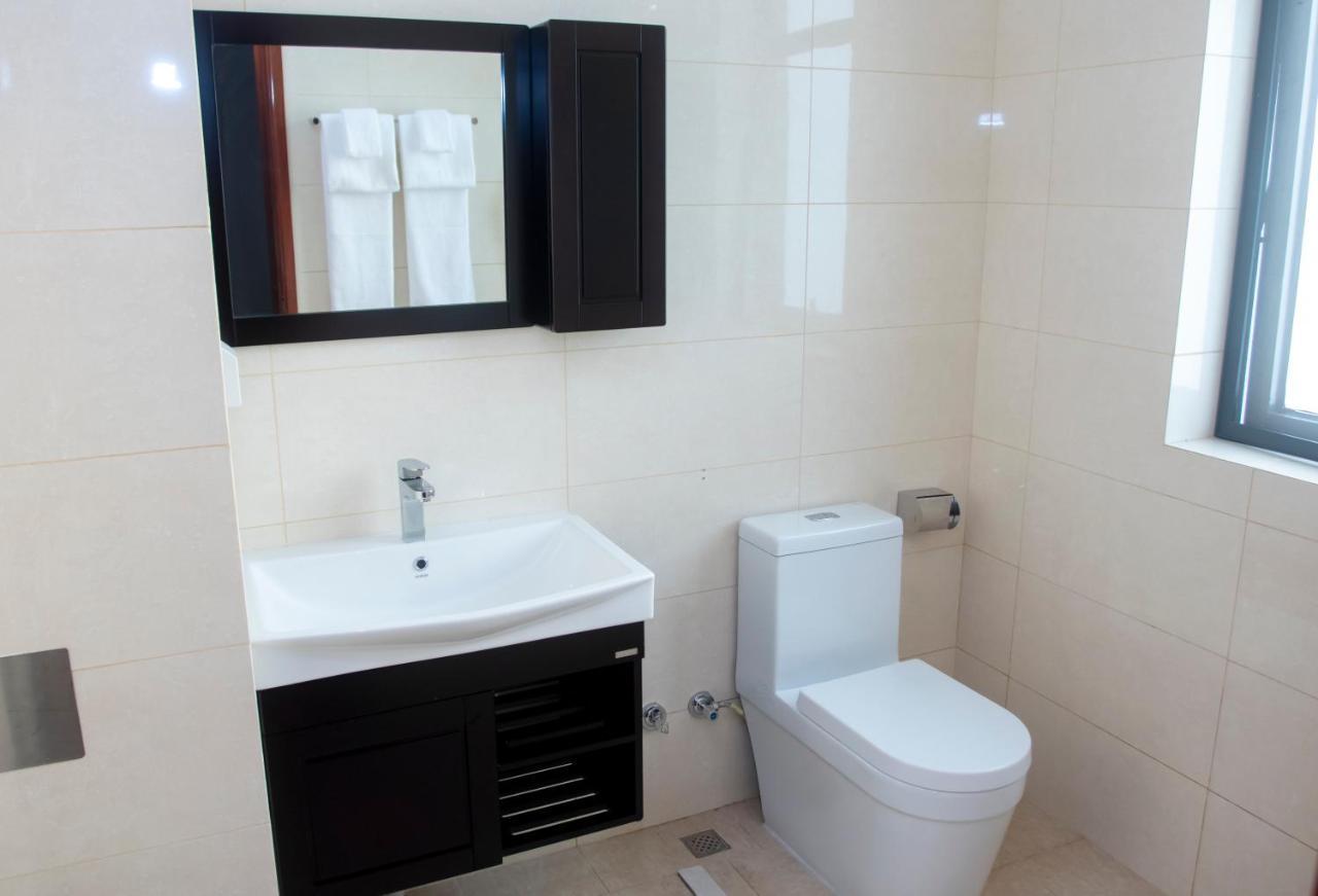 Lark Hotel Dar es Salaam Eksteriør billede
