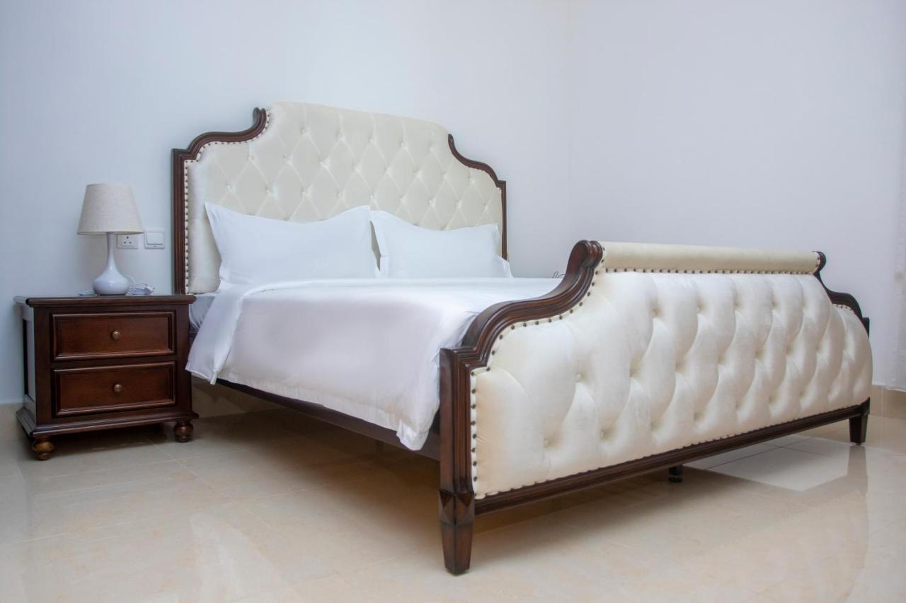 Lark Hotel Dar es Salaam Eksteriør billede