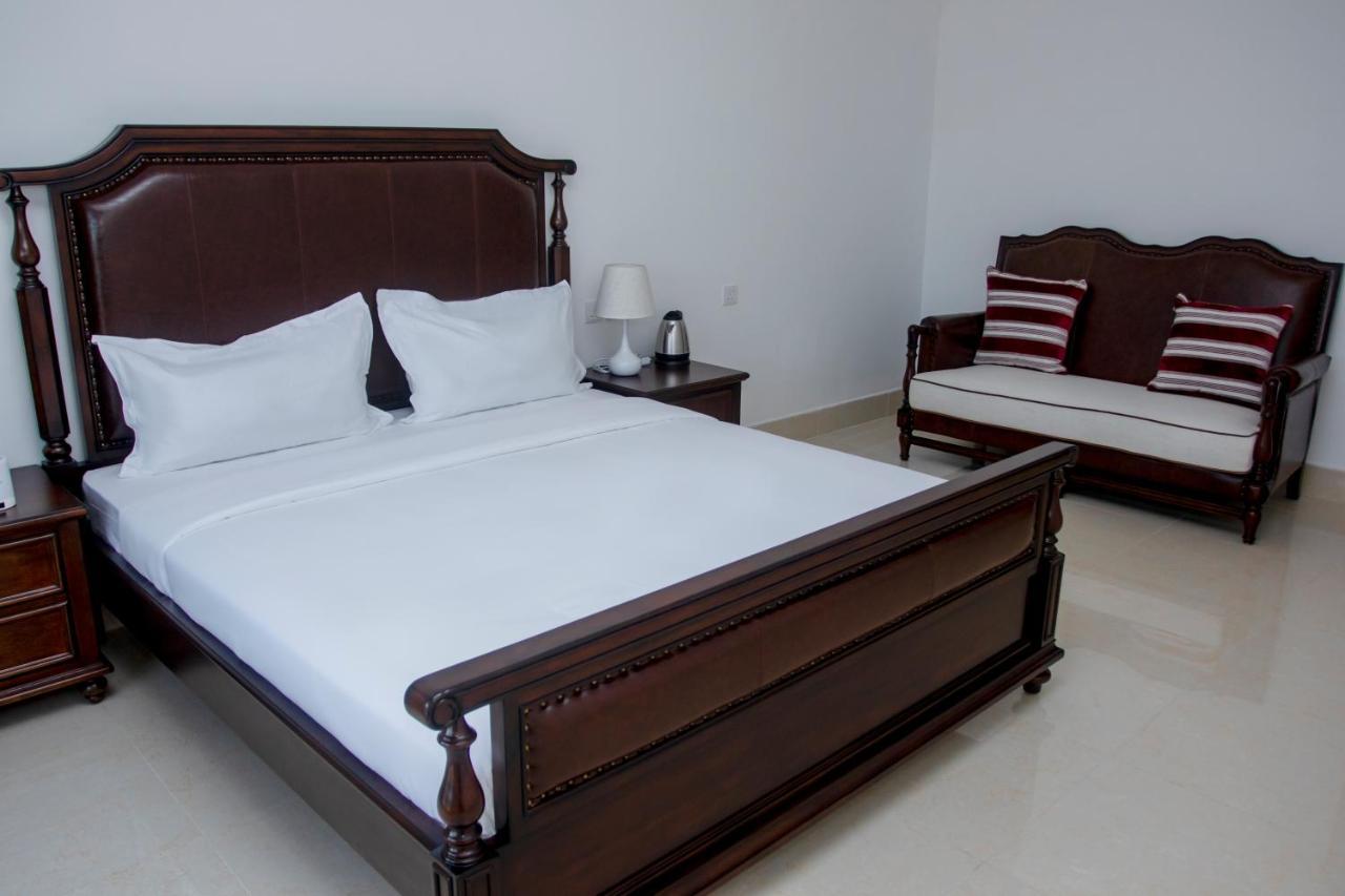 Lark Hotel Dar es Salaam Eksteriør billede