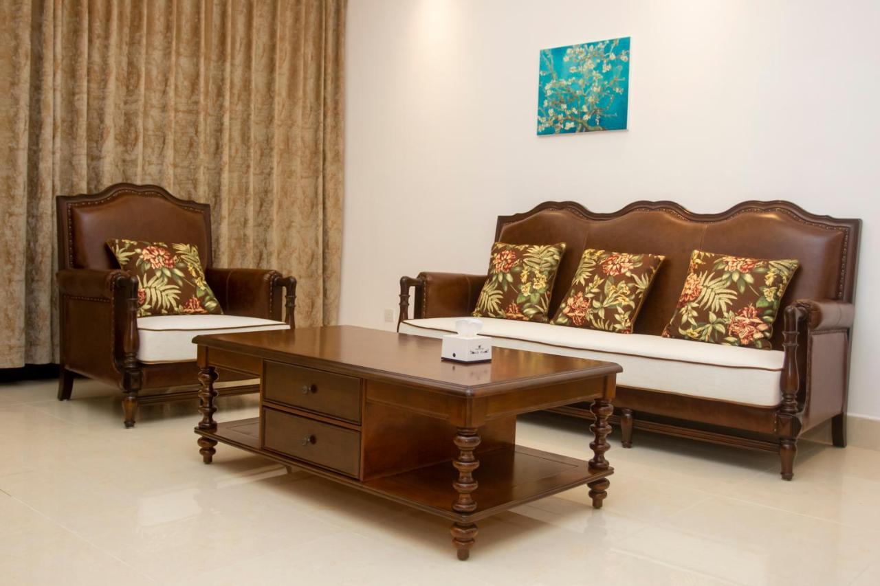 Lark Hotel Dar es Salaam Eksteriør billede