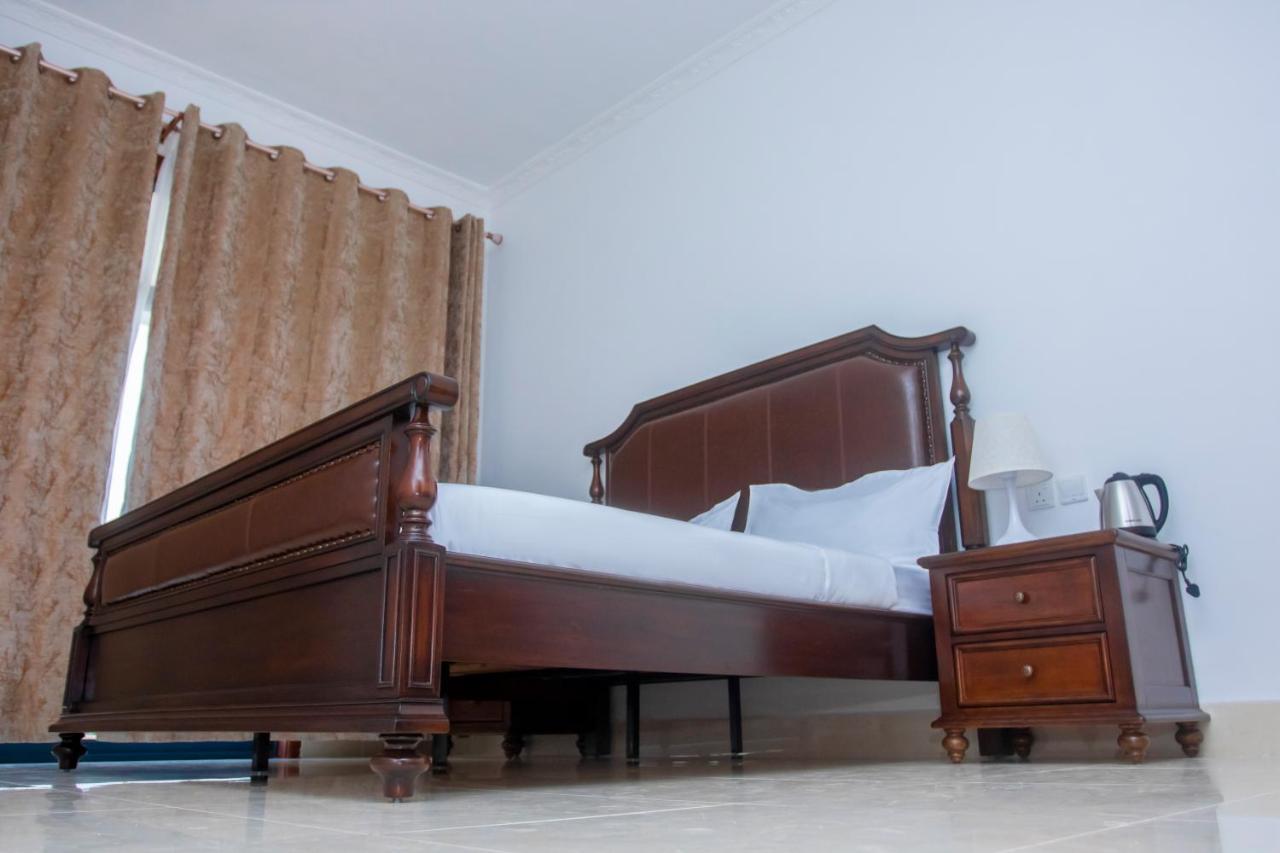 Lark Hotel Dar es Salaam Eksteriør billede